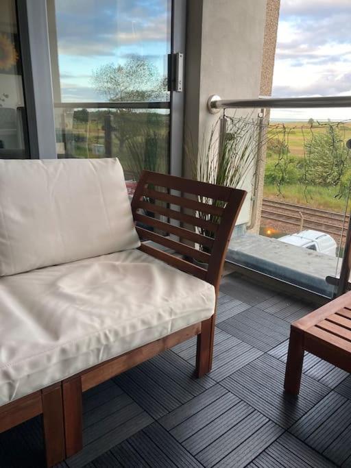 Beautiful 2 Bedroom Flat Overlooking Golf Course Carnoustie Exterior foto